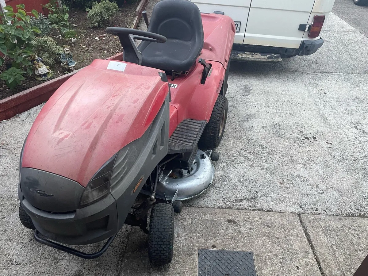 Castelgarden mower 17.5 HP hydrostatic - Image 3