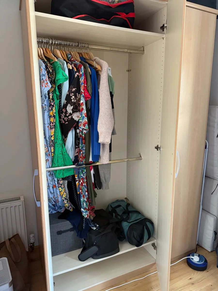Study solid wardrobe with 3 doors and mirror - Image 2