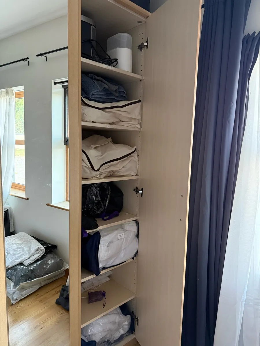Study solid wardrobe with 3 doors and mirror - Image 3