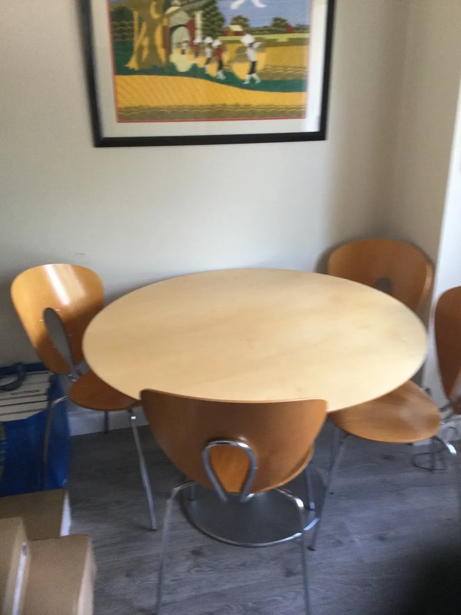 Dining table and chairs - Image 1