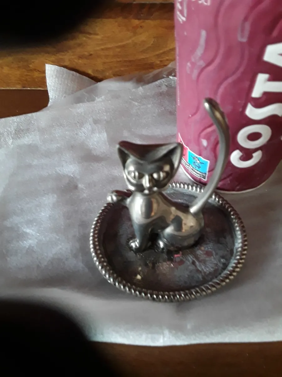 Small silver plated cat ring holder - Image 1