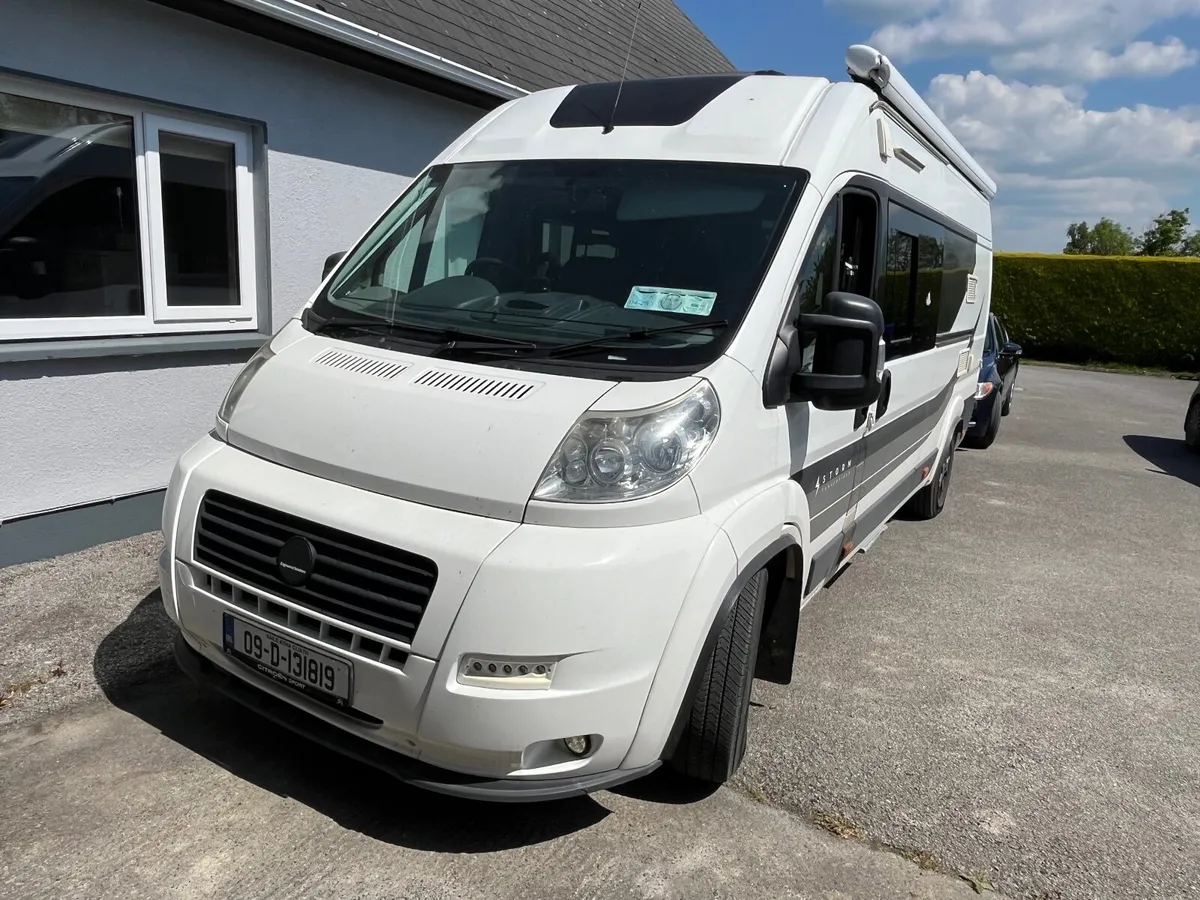 Camper van - Image 1