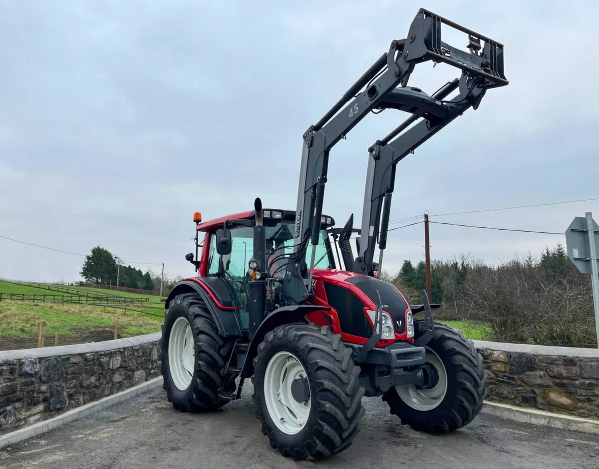 2014 Valtra N123 Tractor c/w Q45 Loader - Image 1