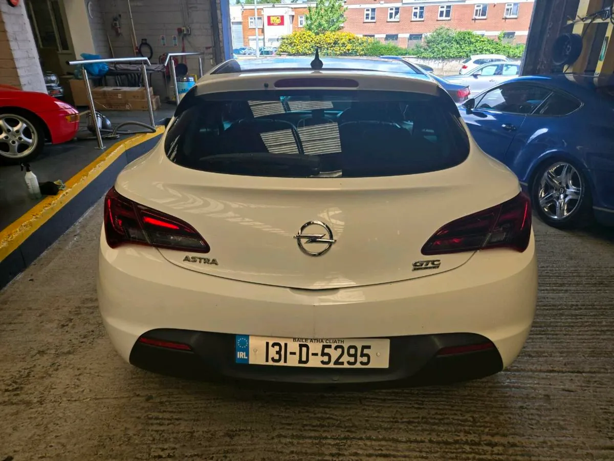OPEL ASTRA GTC SRI 1.7 CDTI 110BHP 1/2 LEATHER - Image 4