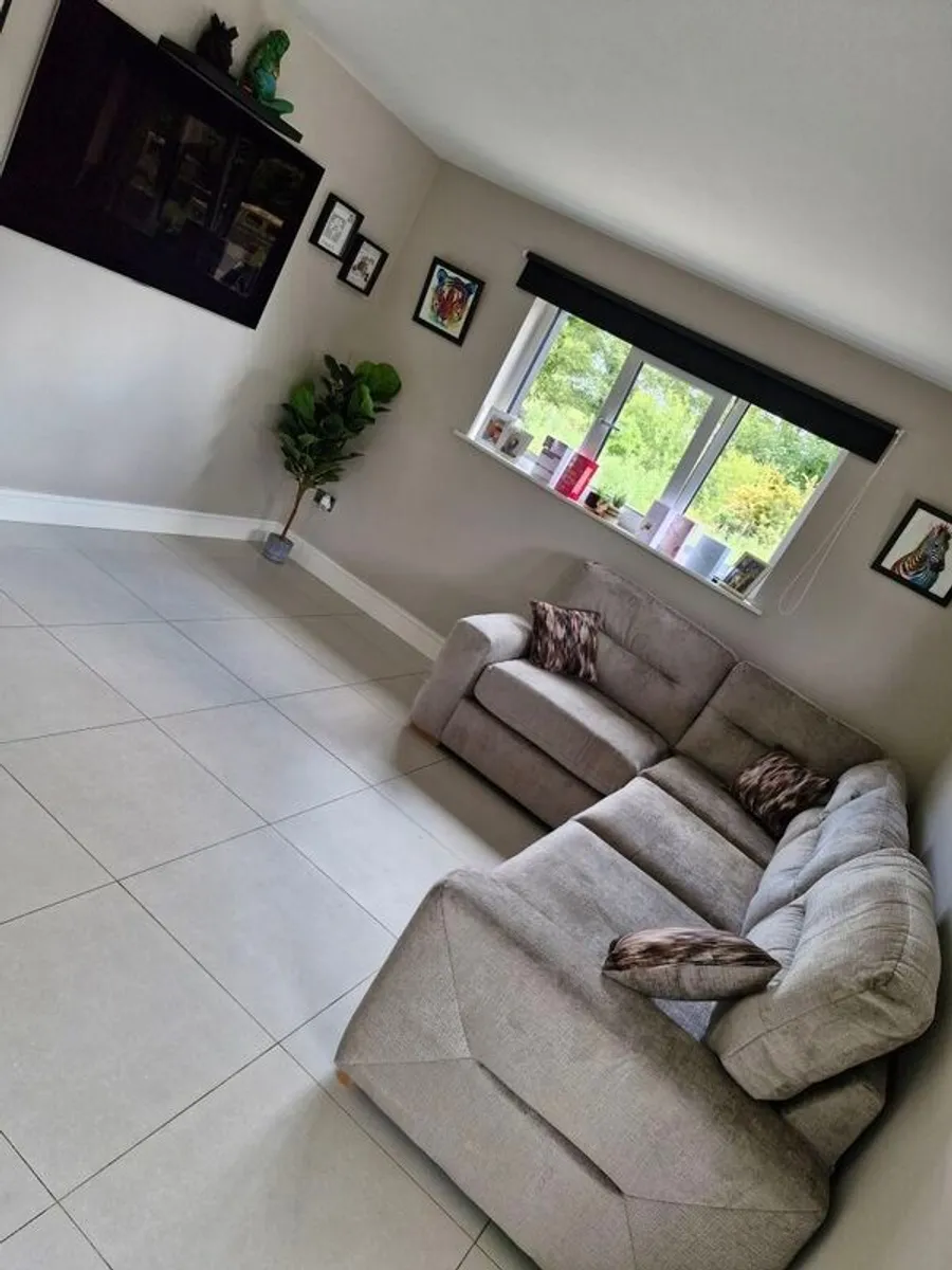 l shaped couch/corner sofa - Image 4