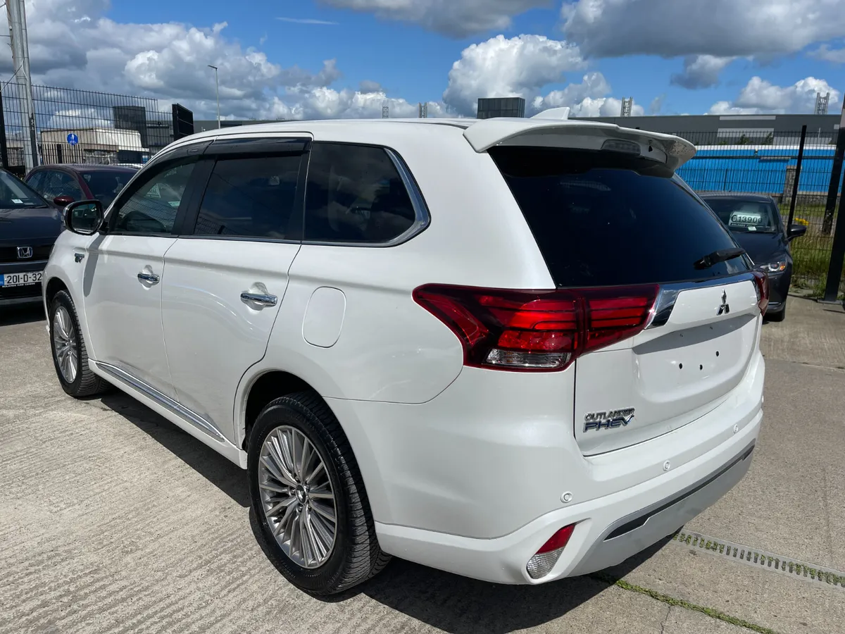 202 Mitsubishi Outlander Hybrid 2.4 Phev Automatic - Image 4