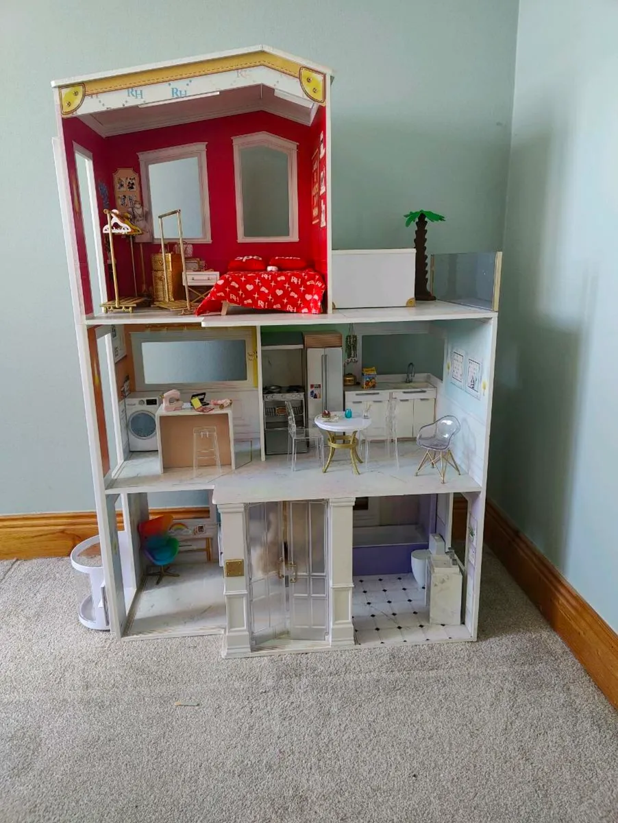 Rainbow High Three Storey Dolls House