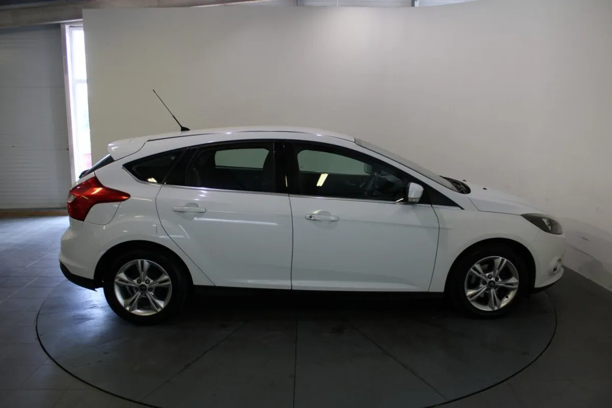 Ford Focus 1.0 Ecoboost 100PS Zetec - Image 3