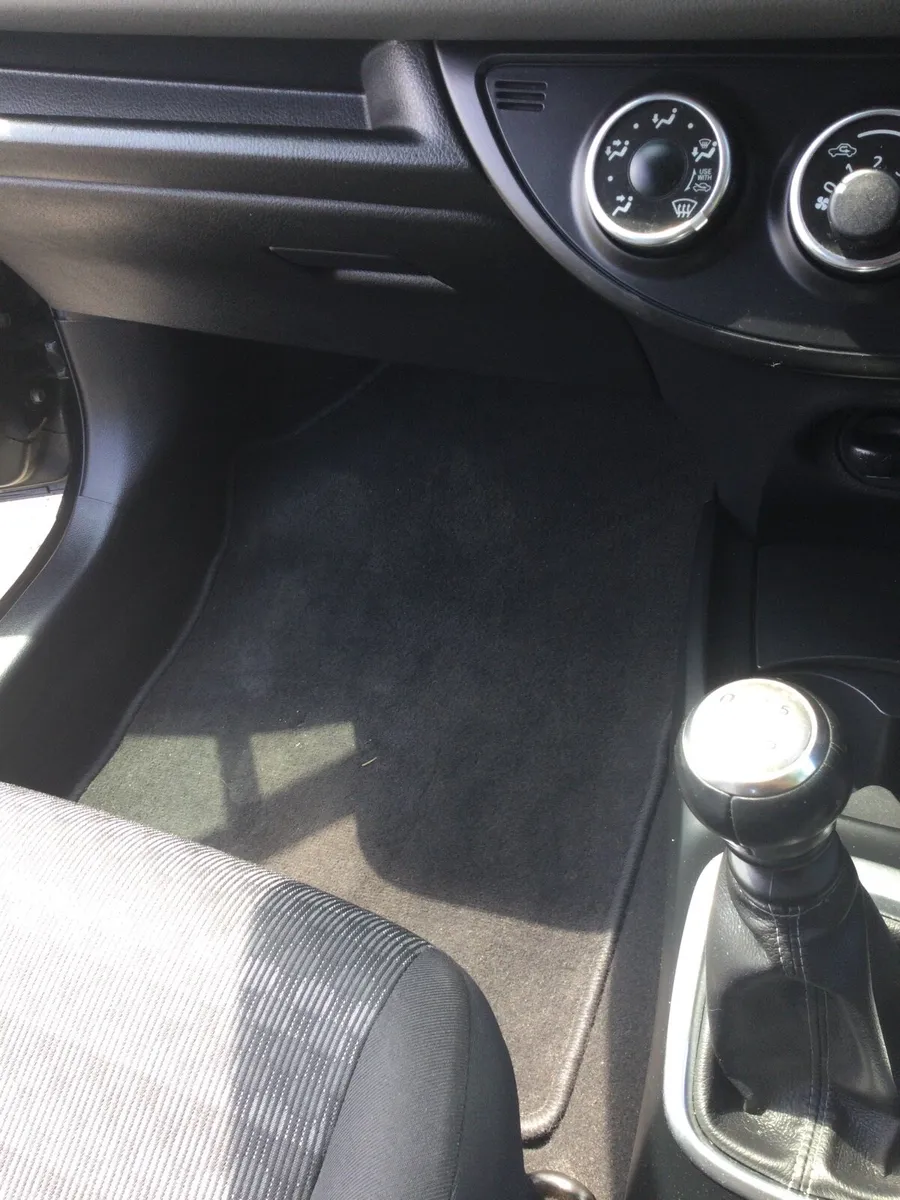 Car - Image 3