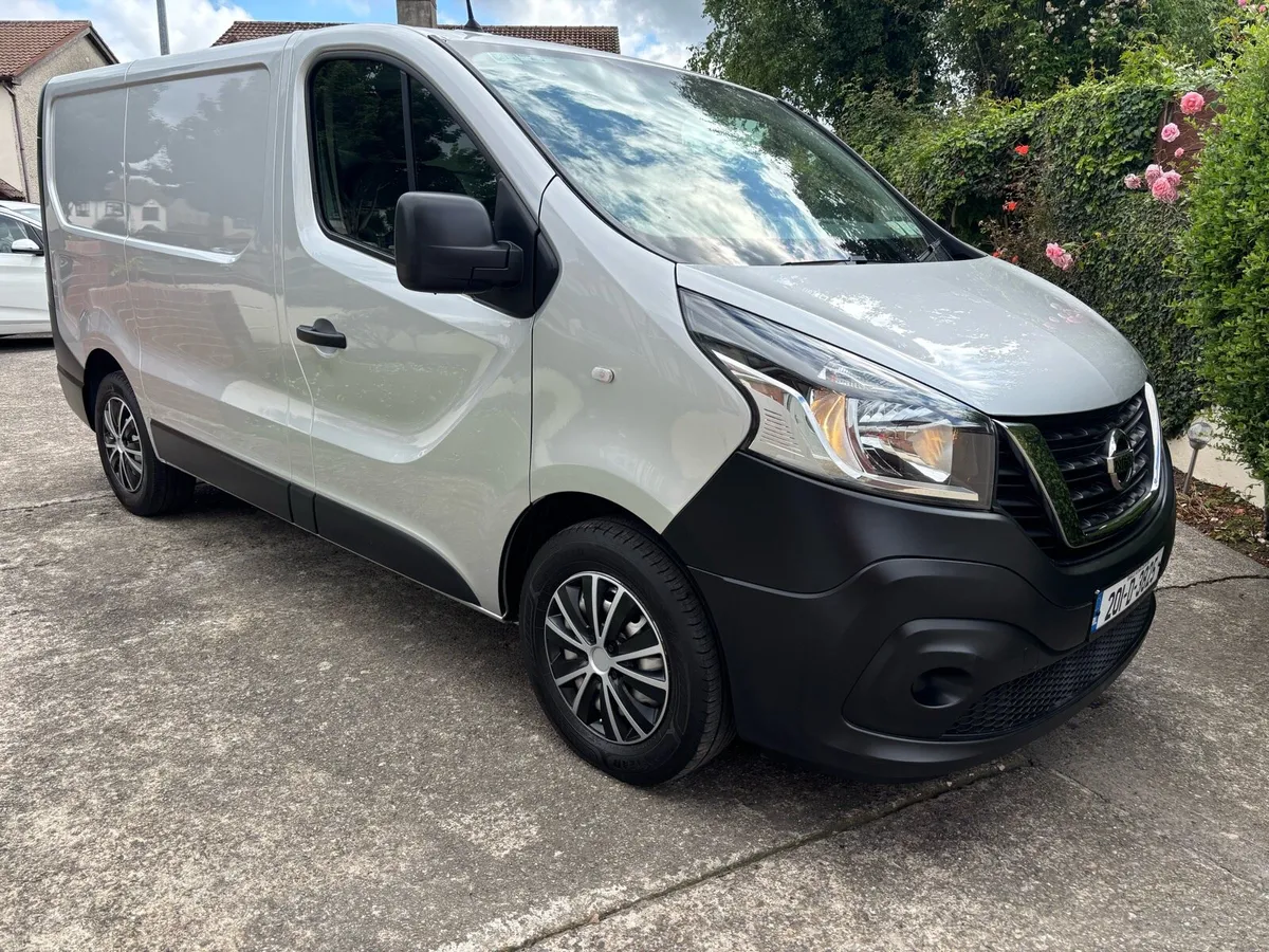 Nissan nv300 IMMACULATE *NO VAT* - Image 1