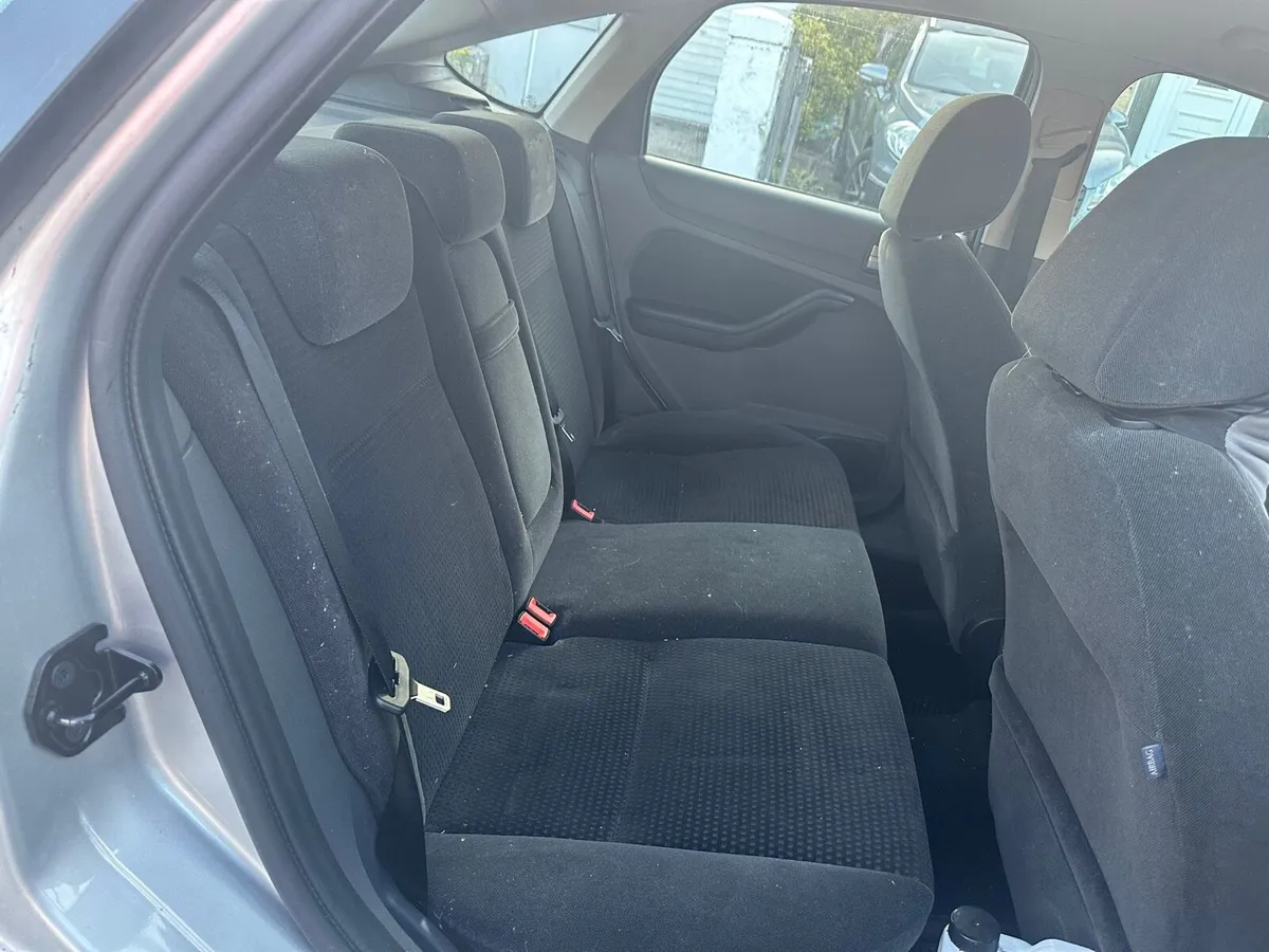 Ford Focus 1.6 Ghia Automatic - Image 4