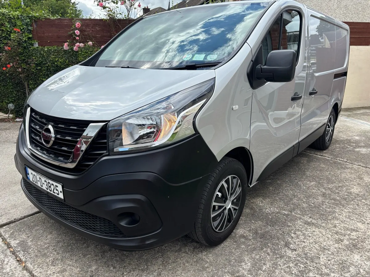 Nissan nv300 IMMACULATE *NO VAT* - Image 4