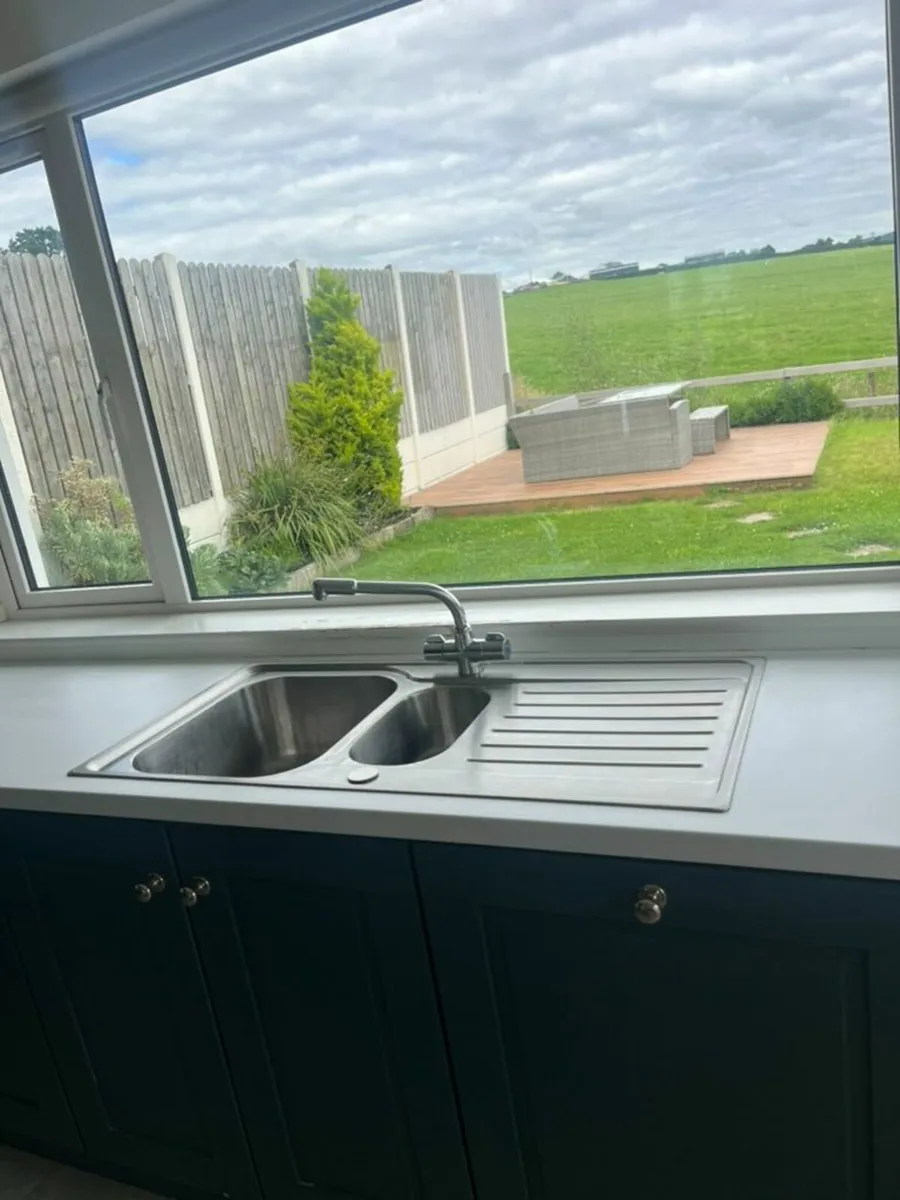 kitchen counter top and sink - Image 4