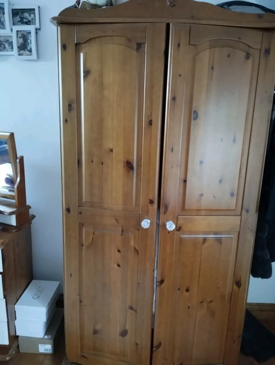 Bedroom suite - Image 2