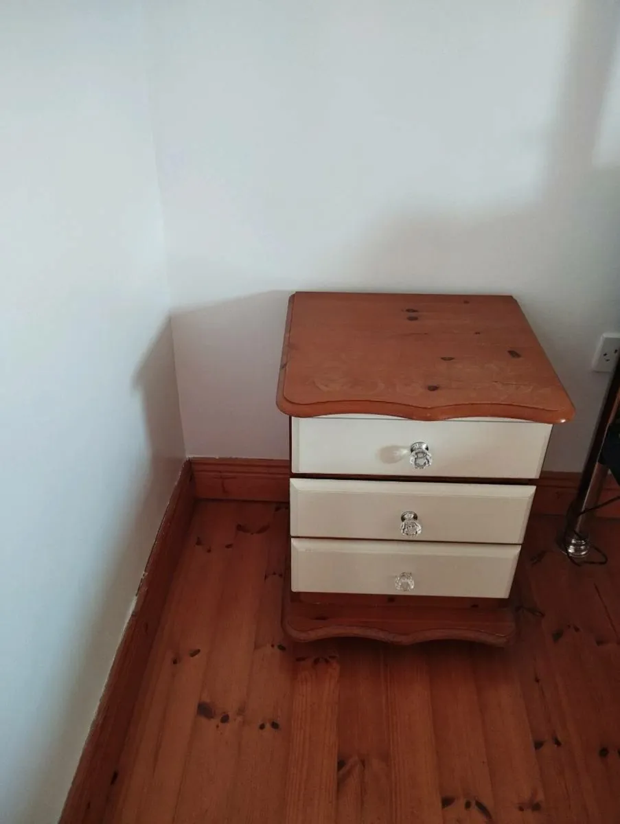 Bedroom suite - Image 3