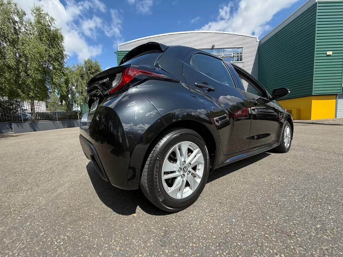 Toyota Yaris 1.5 Hybrid Automatic - Image 4