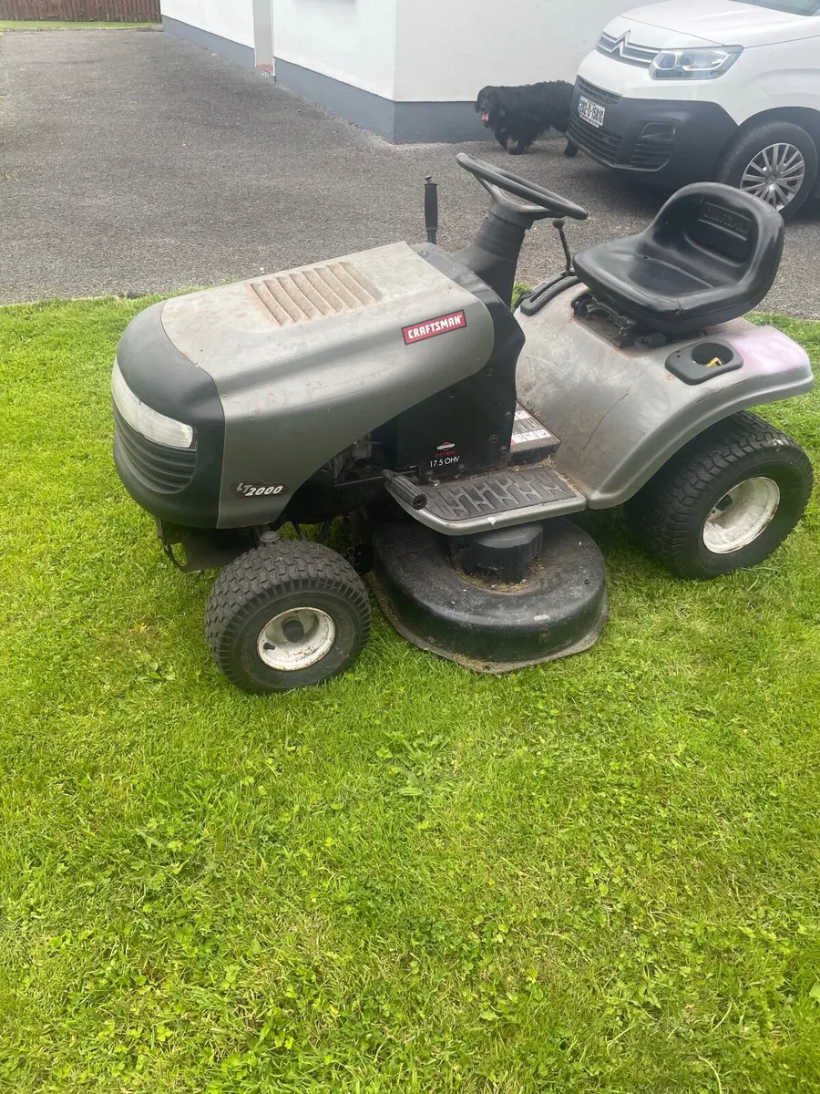 Ride on lawnmower - Image 1