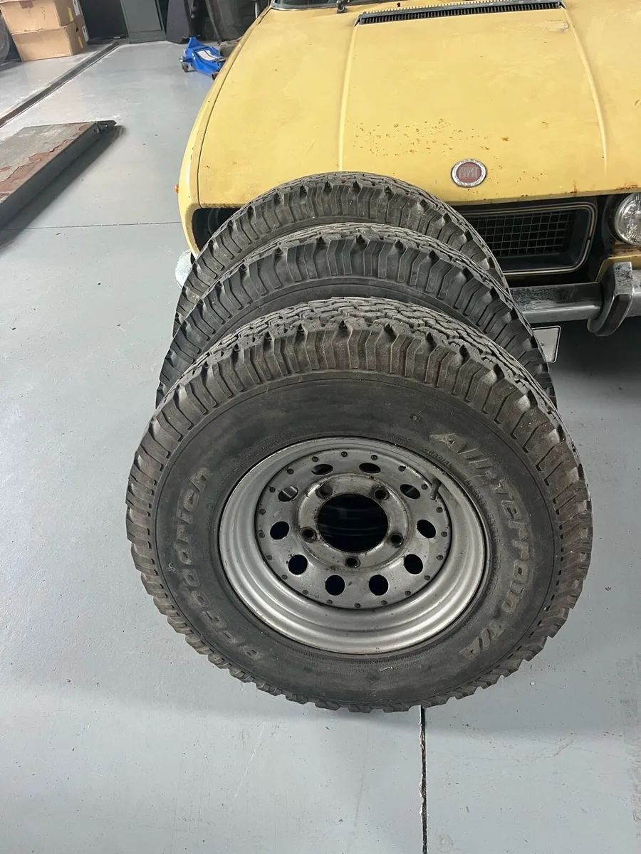 Land Rover Defender - Image 1
