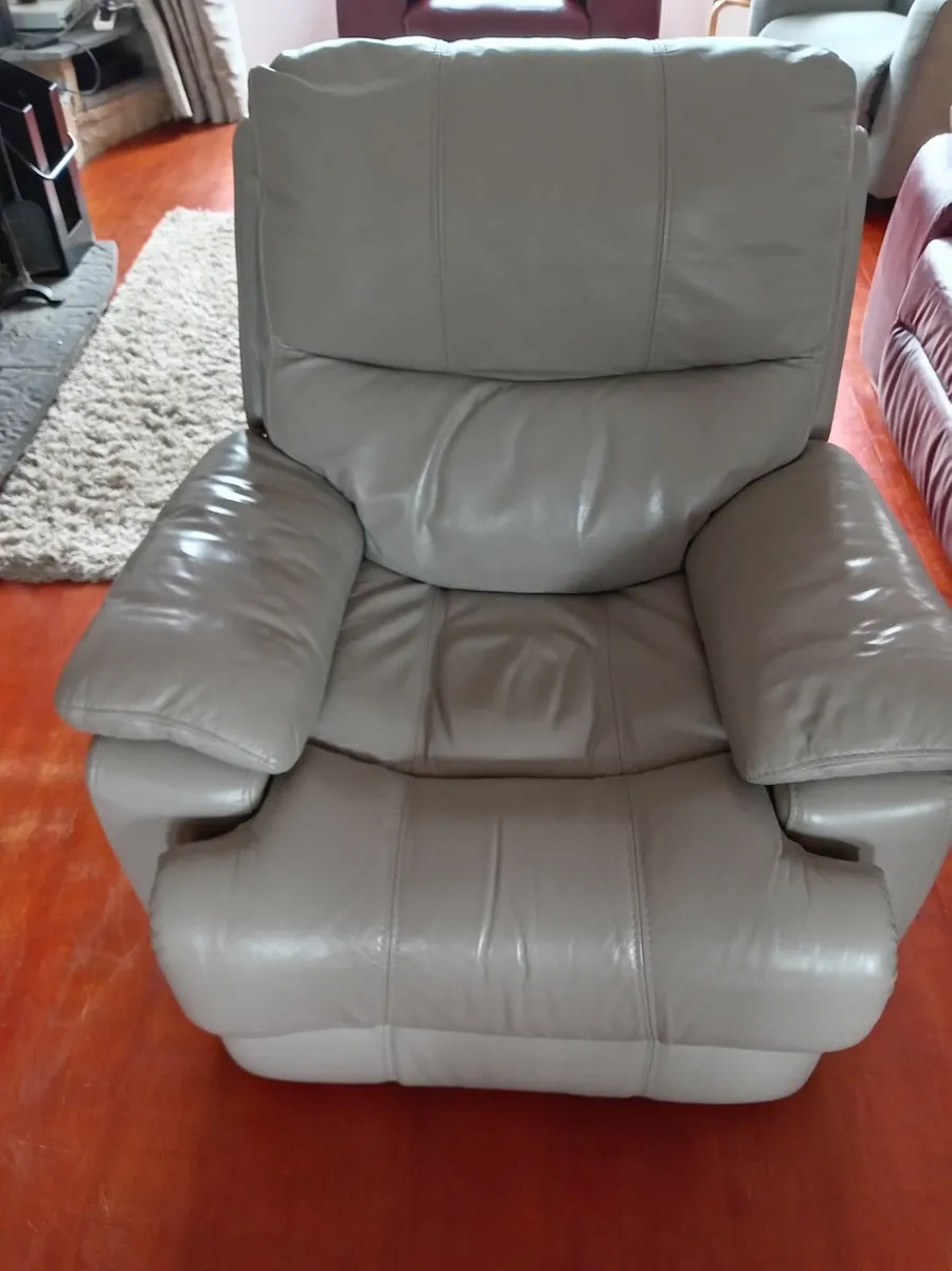recliner armchair - Image 1