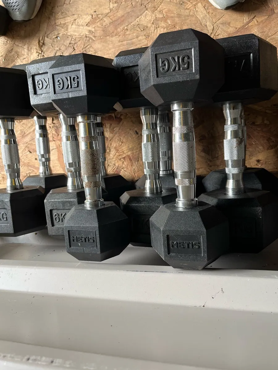 94kg rubber hex dumbbells (last set) - Image 4