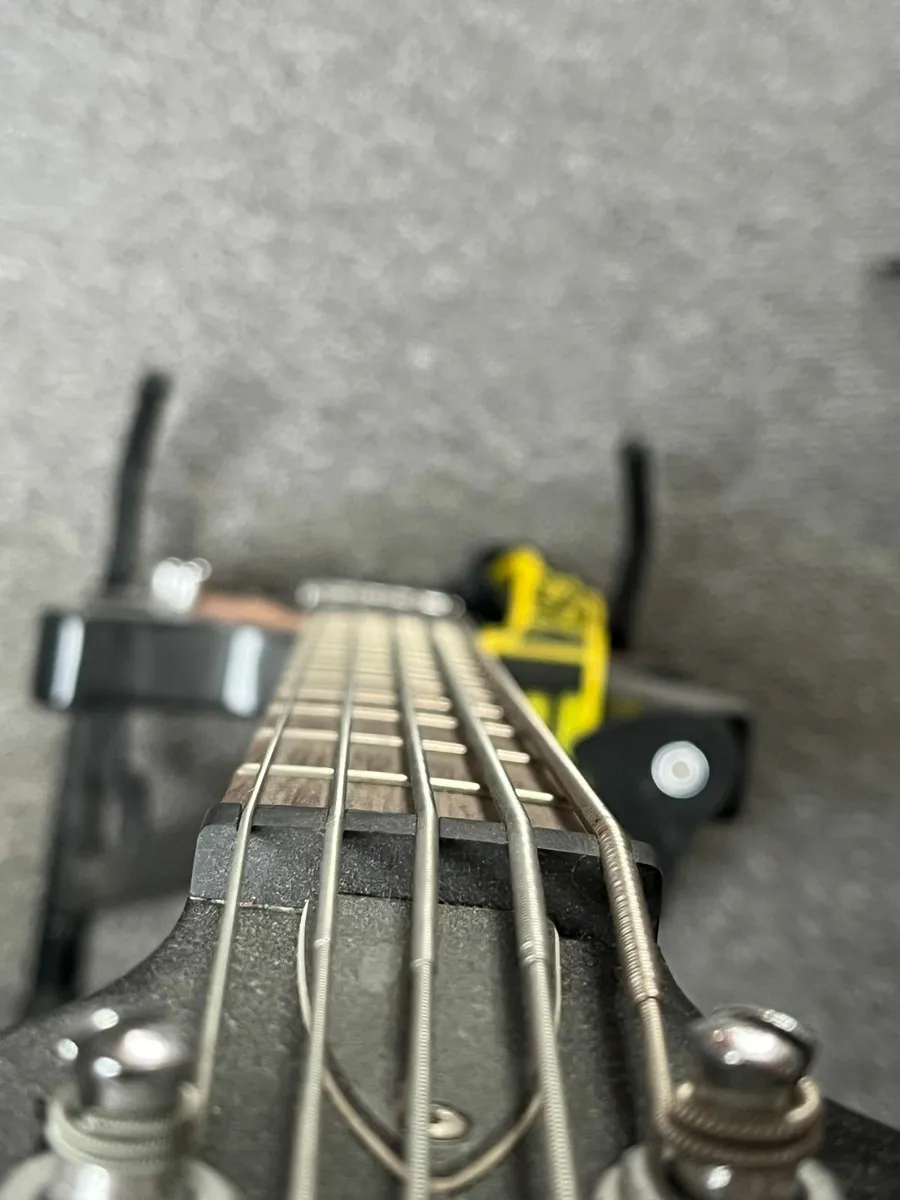 REDSUB 5-String Bass Guitar – Sunburst Finish - Image 3