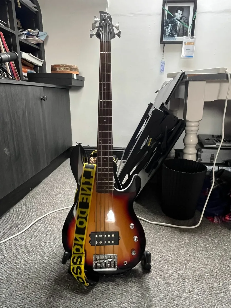 REDSUB 5-String Bass Guitar – Sunburst Finish - Image 1