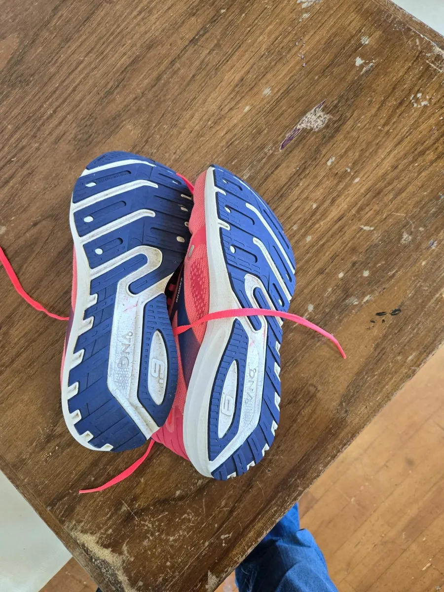 Brooks runners size 7 - Image 2