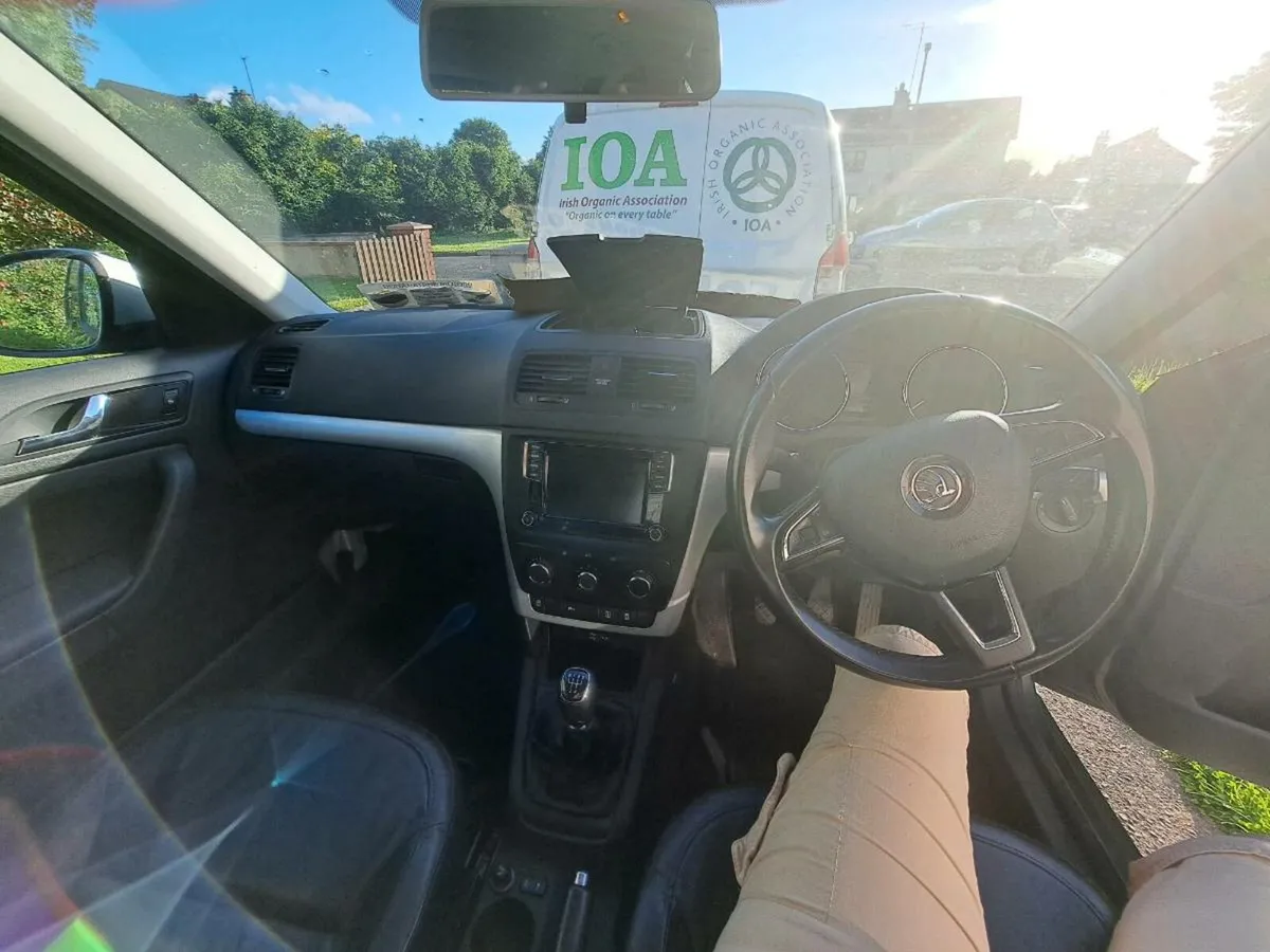 Skoda Yeti 2.0 CVRT Jan 2026 with tow hitch - Image 3