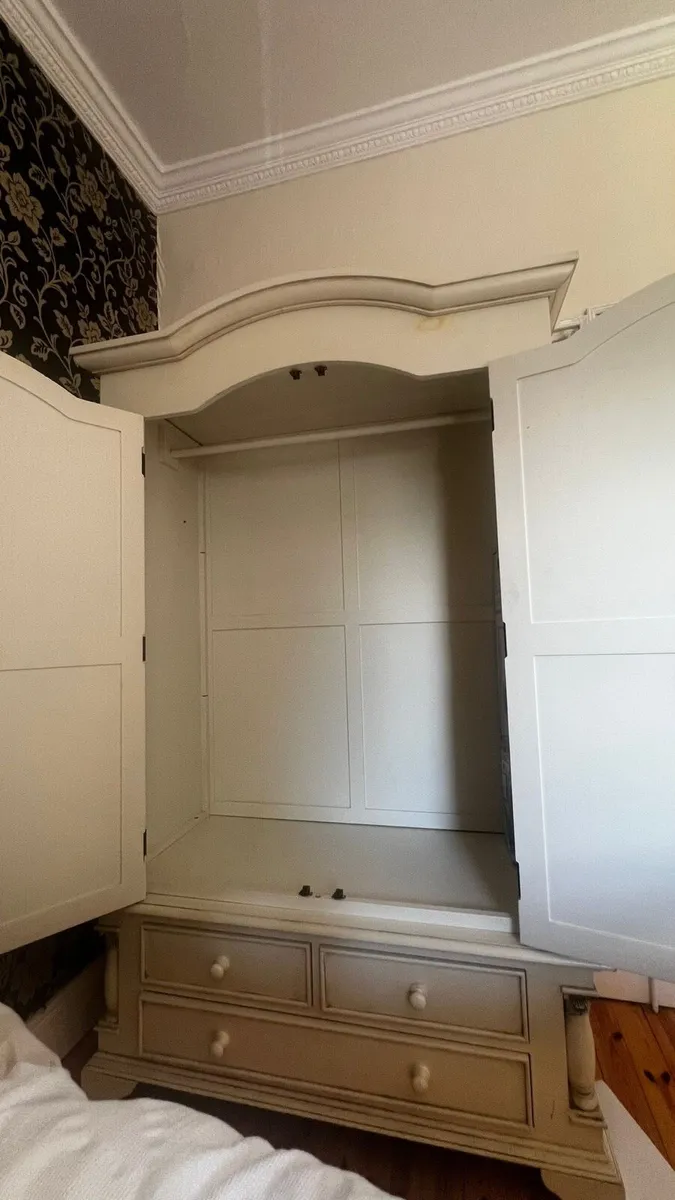 DOUBLE WARDROBE - Image 3
