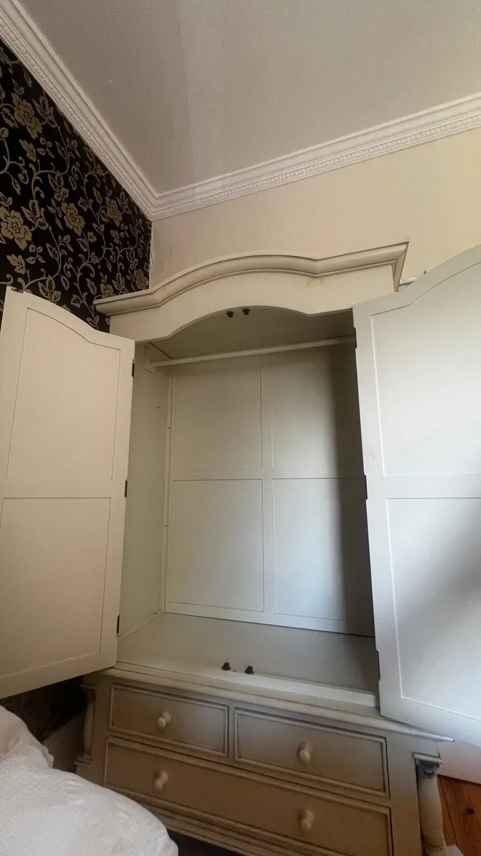 DOUBLE WARDROBE - Image 4