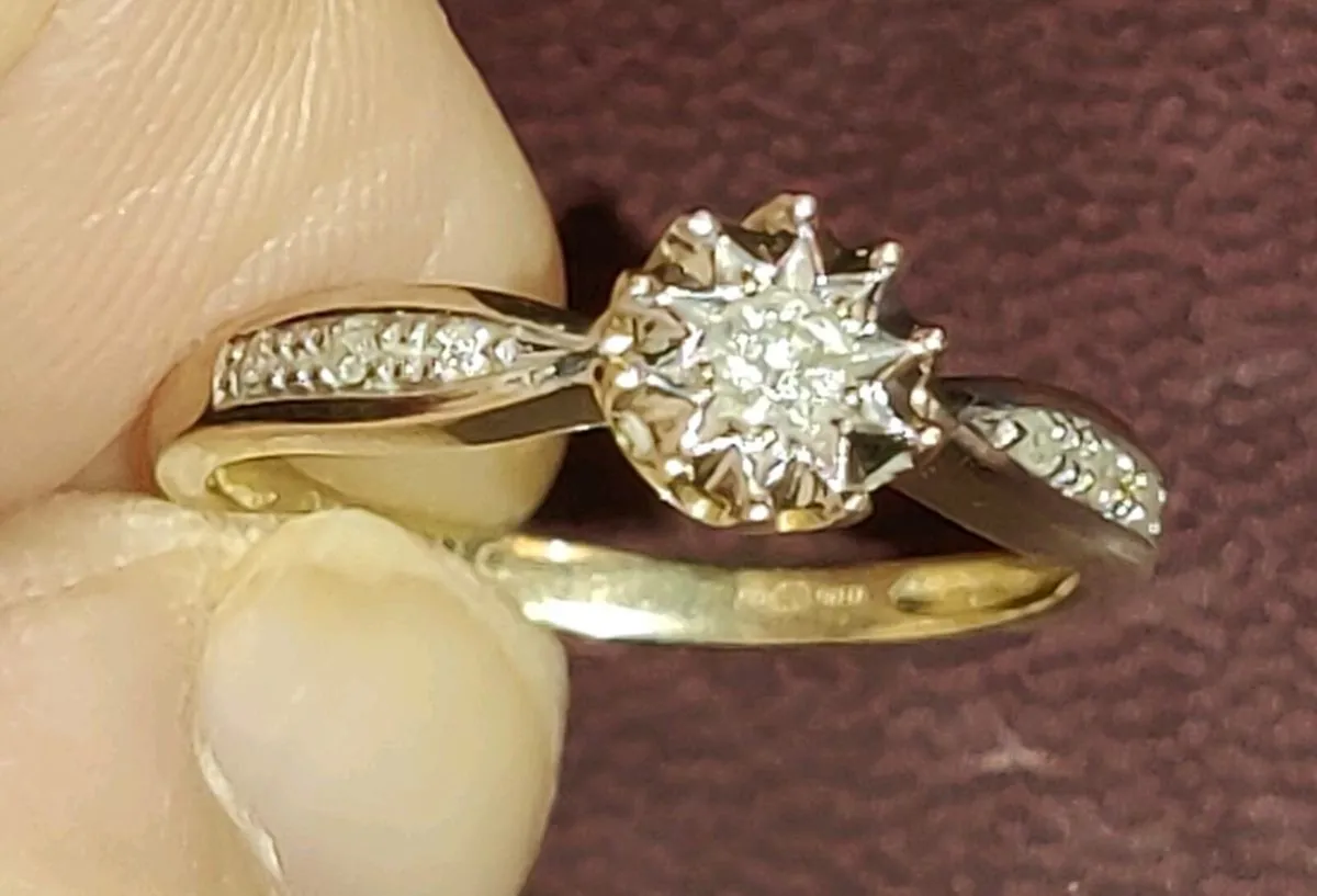 TRIPLE DIAMOND, 9CT White Gold New Ring & Cert ! - Image 1