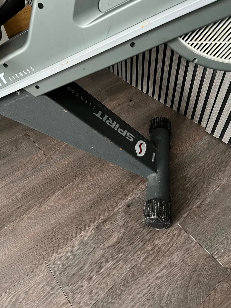 Spirit r800 commercial rowing machine - Image 4