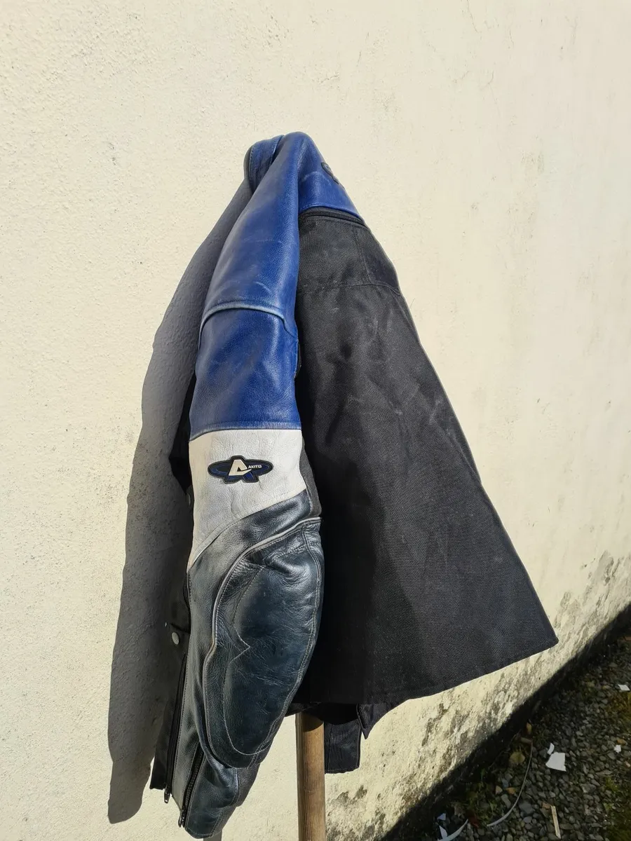 Akito motor cycle jacket Mens LG/44 good nick…………… - Image 1