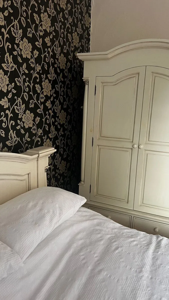ELEGANT CREAM DOUBLE BED 🛏️ - Image 2