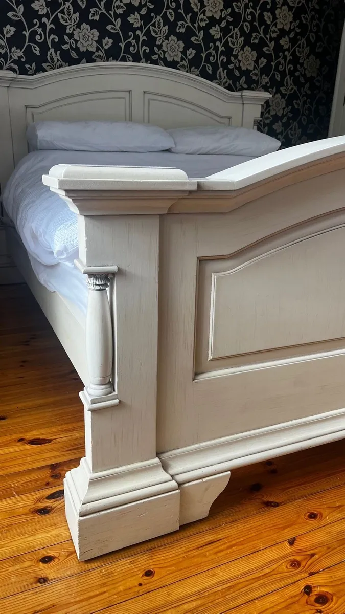 ELEGANT CREAM DOUBLE BED 🛏️ - Image 3
