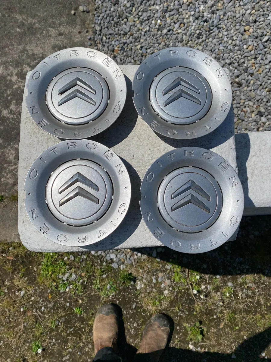 Citroen C4/5 centre caps - Image 1