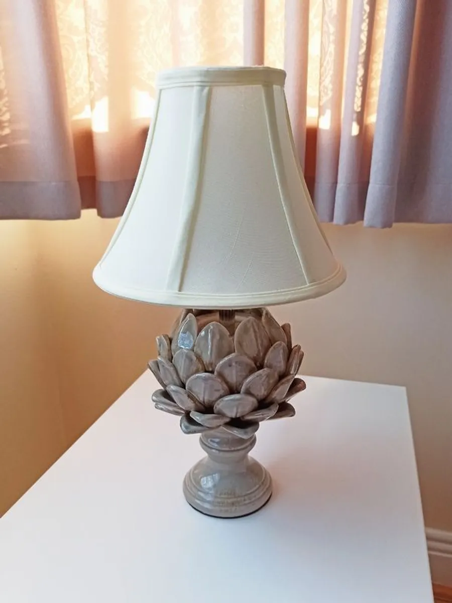 Leafy artichoke ceramic table lamp by Dunelm - Image 1