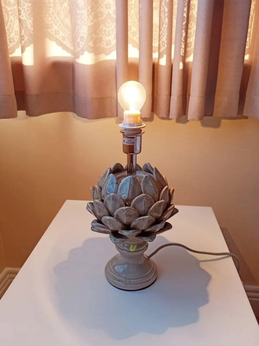 Leafy artichoke ceramic table lamp by Dunelm - Image 3