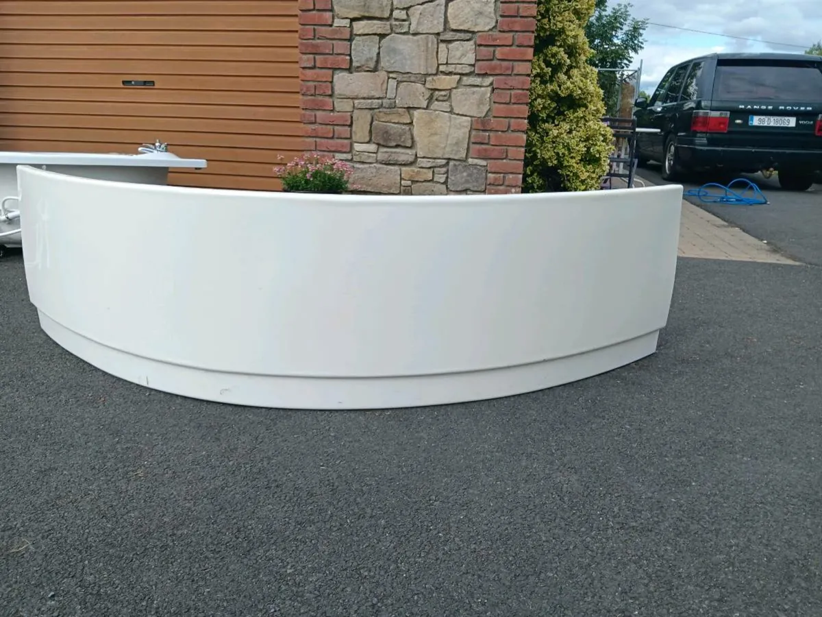 Jacuzzi Bath - Image 2