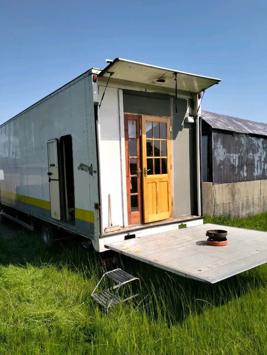 Daf Lorry/ Shepherds hut - Image 2
