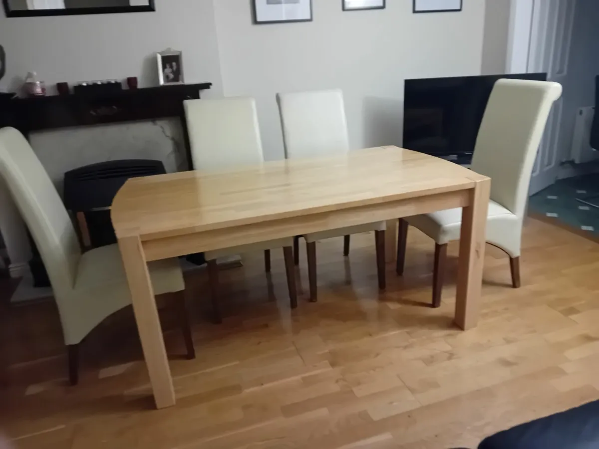 Table and chairs. - Image 2