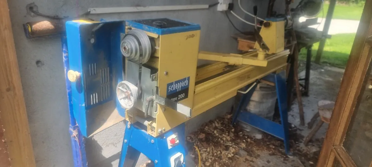 Wood turning lathe - Image 1