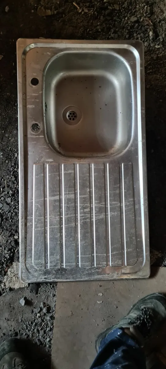 Selection of Stainless steel sinks with taps - Image 1