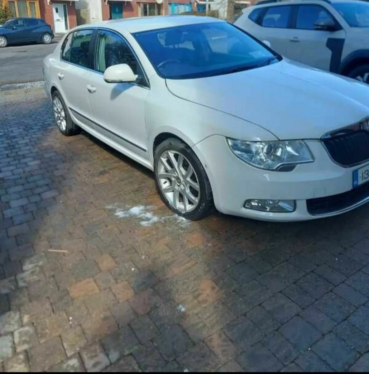 Skoda Superb 2013 - Image 1