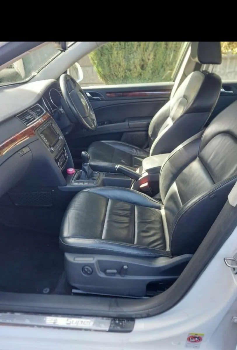 Skoda Superb 2013 - Image 2