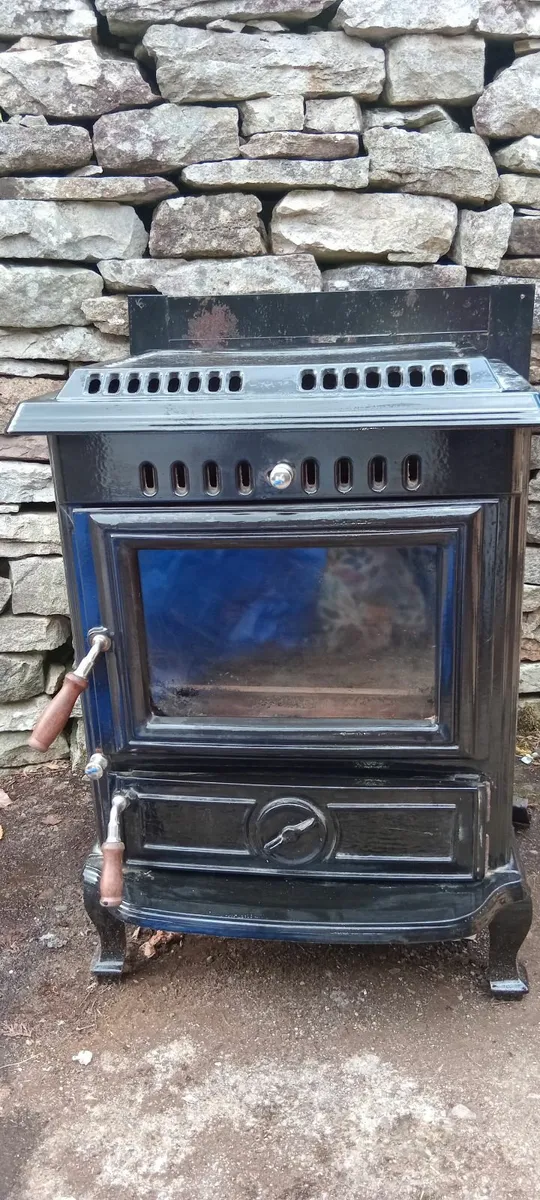 Central heating stove - Image 1