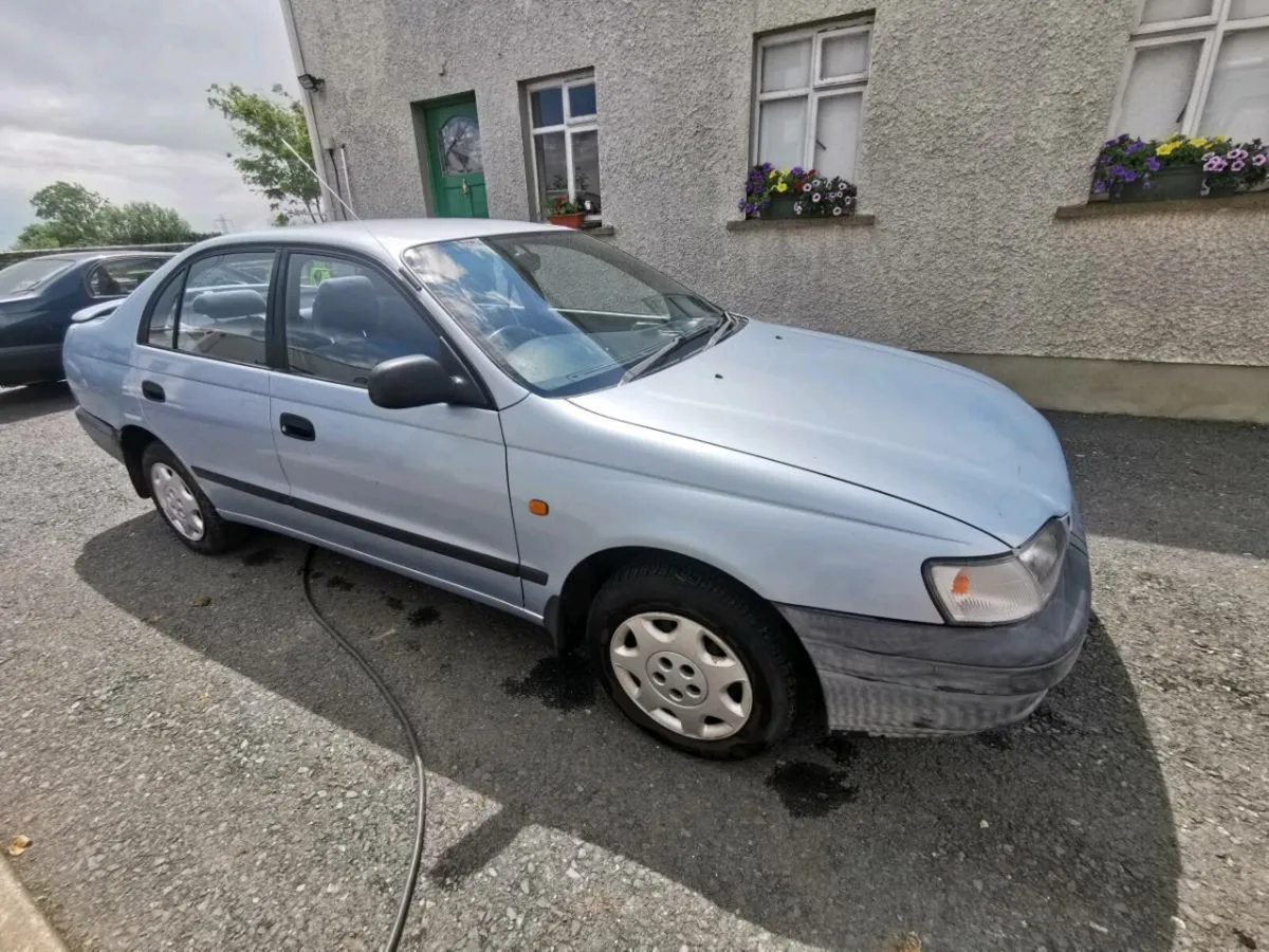 1993 Toyota Carina E 2.0 Straight Diesel Saloon - Image 1