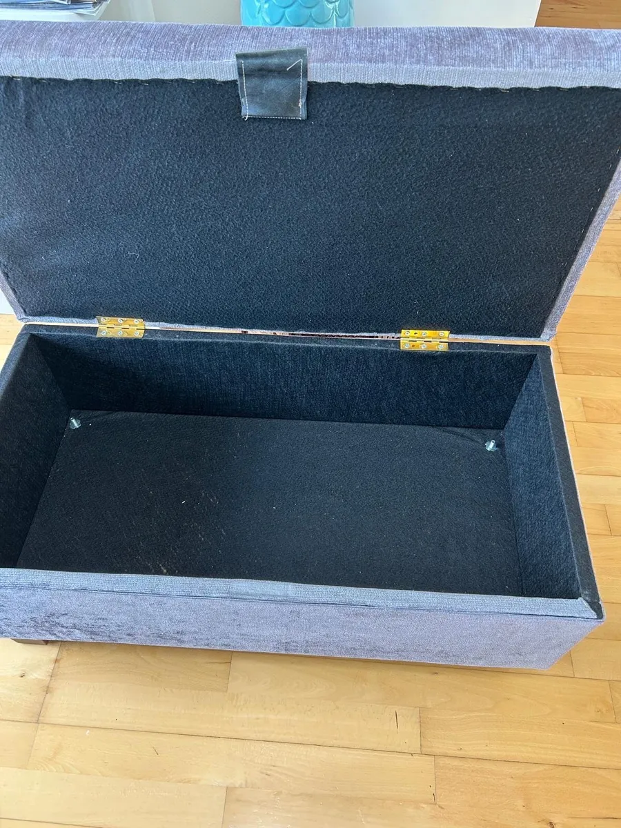 Footstool with storage - Image 1