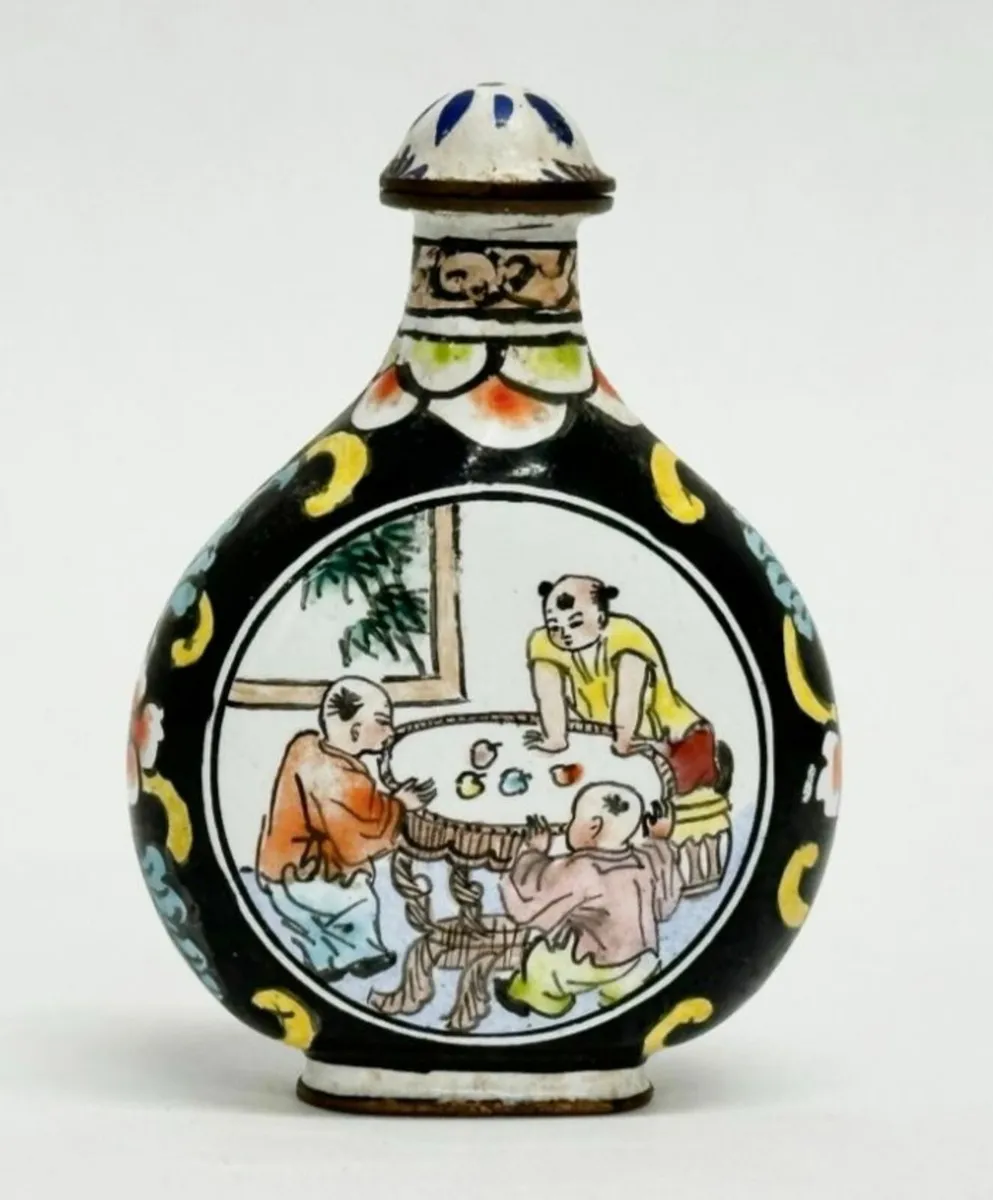Chinese Scent Bottle - Image 1