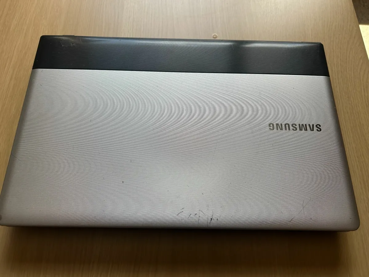 Samsung 300E-i3-16GB-240GB SSD-Windows10 - Image 3